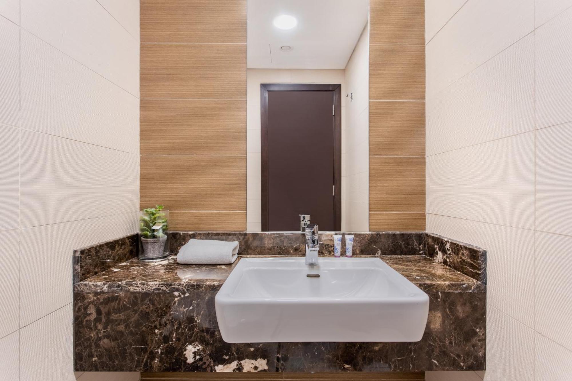 Icon Casa Living - Sparkle Tower 1 Apartment ดูไบ ภายนอก รูปภาพ